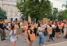 «Нам потрібен Федоров!»: у Дніпрі проходить шоста акція протесту проти звільнення міністра оборони