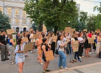 «Нам потрібен Федоров!»: у Дніпрі проходить шоста акція протесту проти звільнення міністра оборони