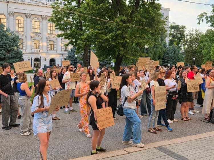 «Нам потрібен Федоров!»: у Дніпрі проходить шоста акція протесту проти звільнення міністра оборони
