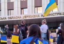 «Ми не байдужі до вирішення долі нашої держави»: як у Дніпрі провели 12-ту акцію проти звільнення Федорова