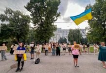 «Влада, говори з народом!»: у Дніпрі триває 13-та акція на підтримку Федорова