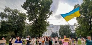 «Влада, говори з народом!»: у Дніпрі триває 13-та акція на підтримку Федорова