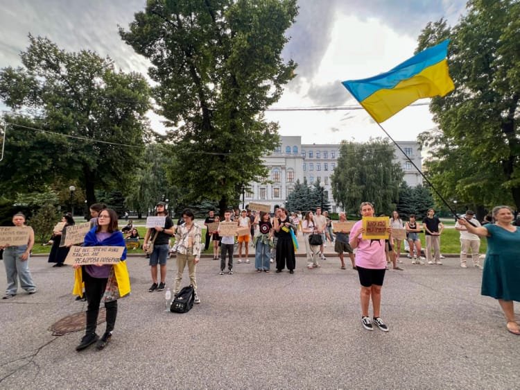 «Влада, говори з народом!»: у Дніпрі триває 13-та акція на підтримку Федорова