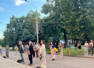 «Говоріть з народом!»: чому дніпряни вийшли на 15-ту акцію за повернення Михайла Федорова