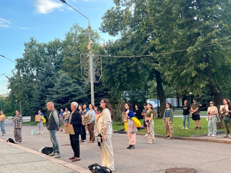 «Говоріть з народом!»: чому дніпряни вийшли на 15-ту акцію за повернення Михайла Федорова