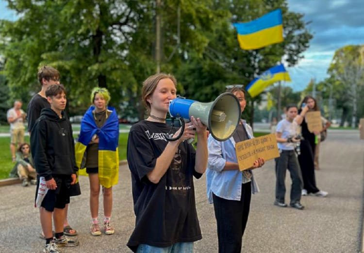 У Дніпрі 16-ту акцію за повернення Федорова скоротили через повітряні тривоги