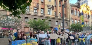 «Влада поплутала береги»: у Дніпрі близько 200 людей пройшли ходою на підтримку Федорова