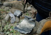 Оккупанты дважды нанесли удары по Запорожью: пострадала женщина, офисное здание было разрушено