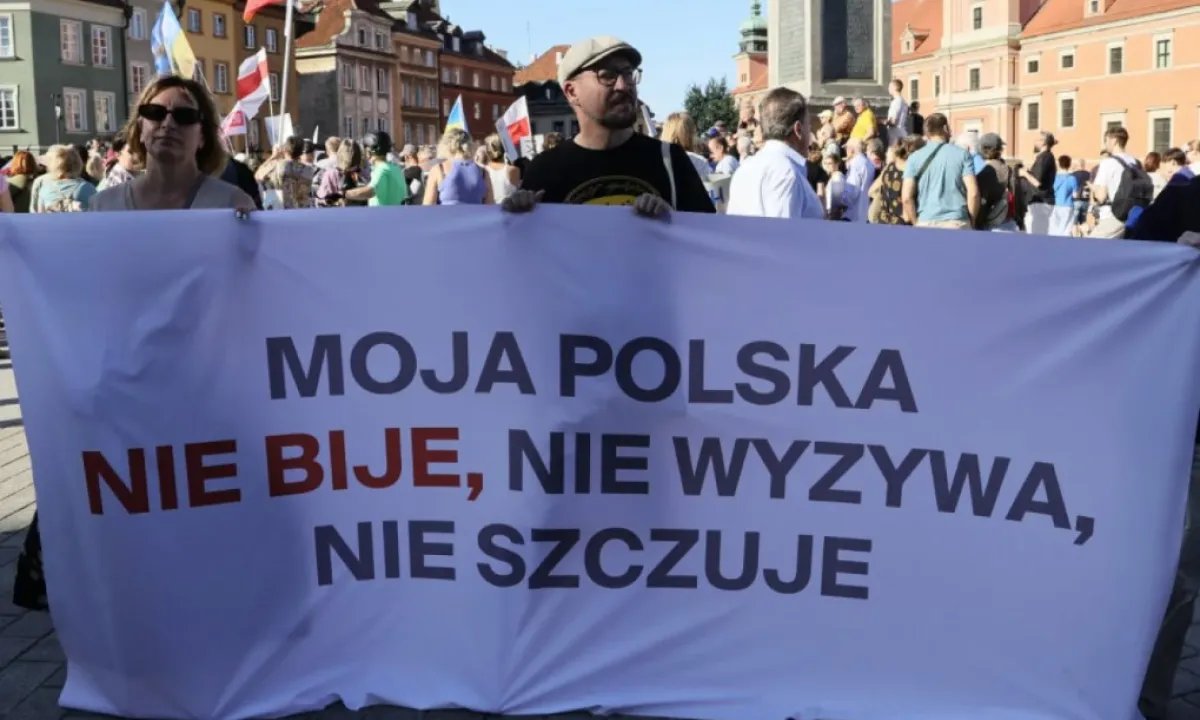 «Моя Польша не бьет»: по стране прокатились акции против нападений на украинцев. ФОТО