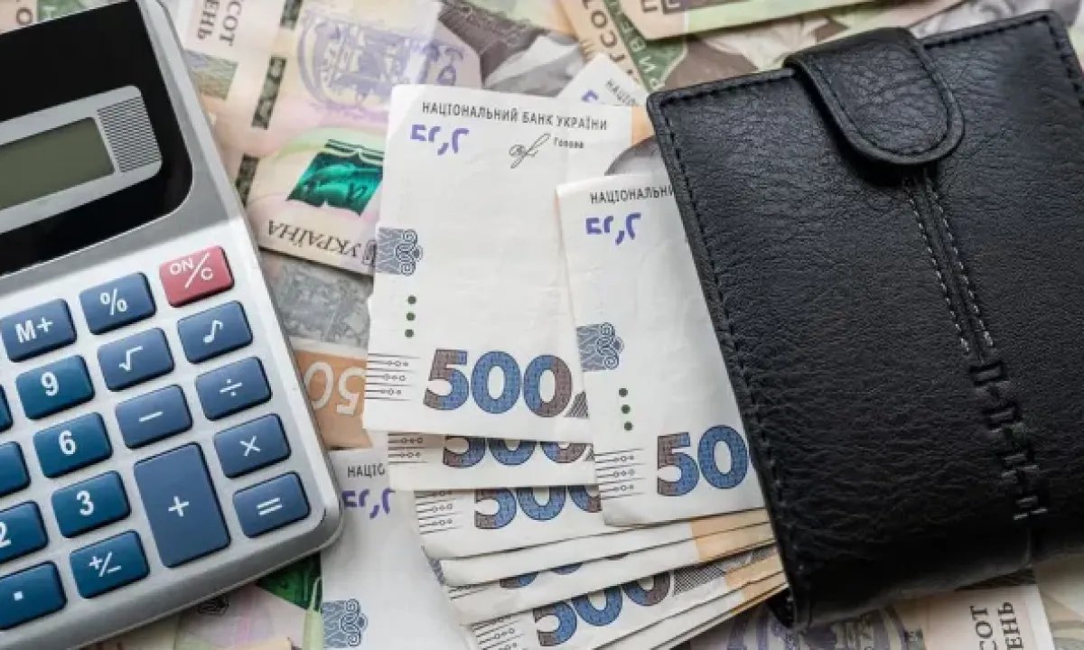 Средняя зарплата в Украине достигла 30 тысяч: где платят больше всего