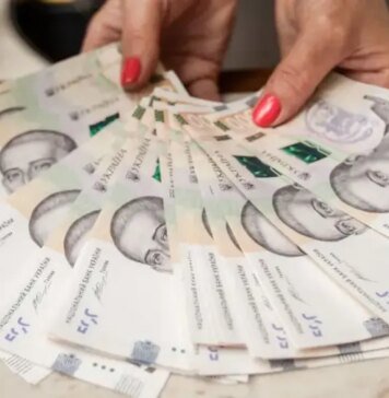 Зарплаты в Украине выросли на 20%: названа причина