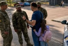 Чи можуть доставити до ТЦК батька разом із дитиною: що каже поліція та практика Верховного Суду