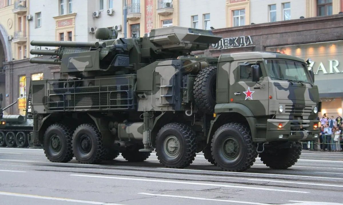 В РФ продемонстрировали средства ПВО в Москве в виде «Панцирь-С1М» на 35-метровой башне