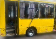 В Херсоне россияне ударили дроном по автобусу с людьми — есть погибшие и раненые. ФОТО