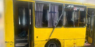В Херсоне россияне ударили дроном по автобусу с людьми — есть погибшие и раненые. ФОТО
