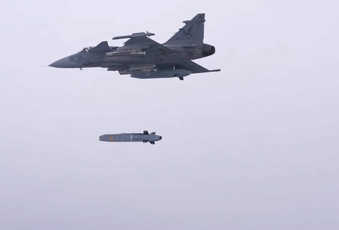 Швеція вперше запустила ракету Taurus з винищувача Gripen