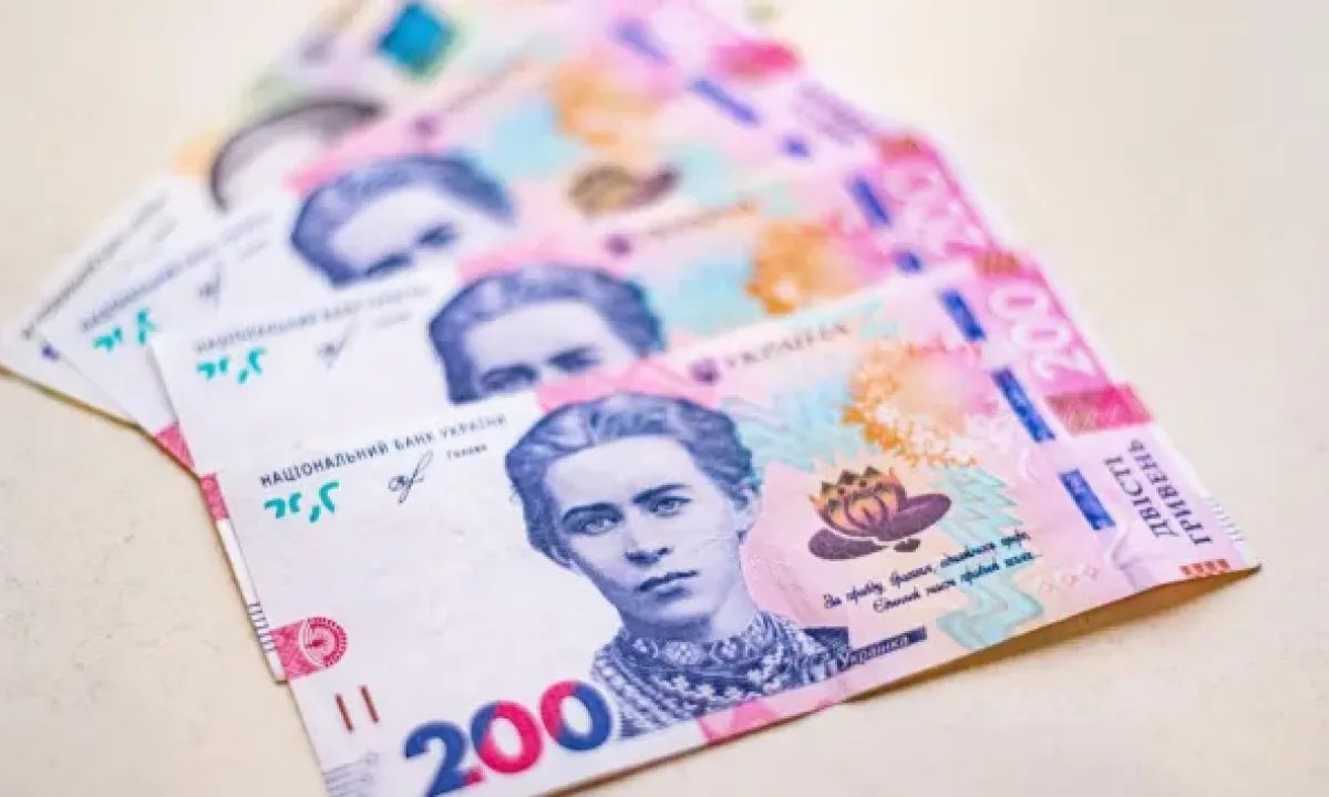 К пенсии доплачивают более 2 тысяч гривен: кто из украинцев имеет право на эти деньги