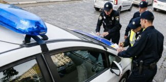 Полицейский заломил руку мужчине за отказ пройти проверку — и не понесёт за это никакой ответственности
