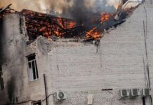 Россия нанесла удар по бизнес-центру в Харьковской области: 10 человек получили ранения