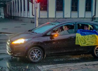 Попри дощ, 25-ту акцію на підтримку Федорова провели у Дніпрі у вигляді автопробігу