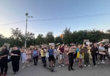 «Влада нас не чує!»: у Дніпрі під час мітингу проти відставки Федорова пройшла хода