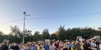 «Влада нас не чує!»: у Дніпрі під час мітингу проти відставки Федорова пройшла хода