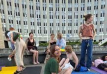 У Дніпрі близько 50 людей вийшли на «лежачий протест» із вимогою повернути Федорова