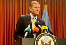 Сенатор США Блюменталь надеется на одобрение в сентябре закона о санкциях против РФ