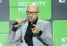 Исторические проблемы Польши и Украины следует решать с помощью специального юридического механизма, считает Яценюк