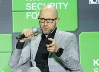 Исторические проблемы Польши и Украины следует решать с помощью специального юридического механизма, считает Яценюк