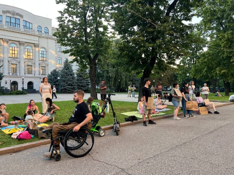 «Одноосібне управління — це проблема!»: у Дніпрі проходить 19-та акція на підтримку Федорова