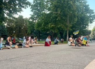 «Ми стоїмо проти зла»: у Дніпрі проходить 20-та акція на підтримку Федорова