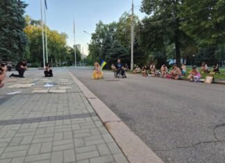 Тихий протест: у Дніпрі 22-гу акцію на підтримку Федорова провели у новому форматі