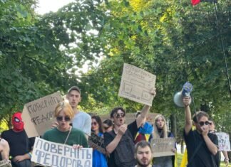 «Ми ще не договорили»: про що говорили близько 100 учасників ходи за Федорова в Дніпрі