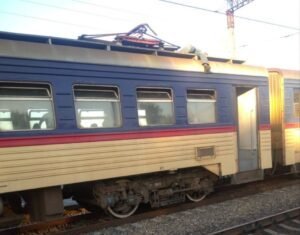 Виліз на дах електрички: на Дніпропетровщині від удару струмом загинув 13-річний підліток