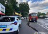 Лег под колеса ради друга: на Днепропетровщине полицейская машина тяжело травмировала мужчину. ВИДЕО