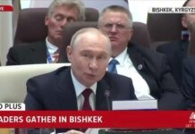 Песков зашел за спину Путина, и мир увидел отношение пресс-секретаря ко всяким «печенегам». ВИДЕО