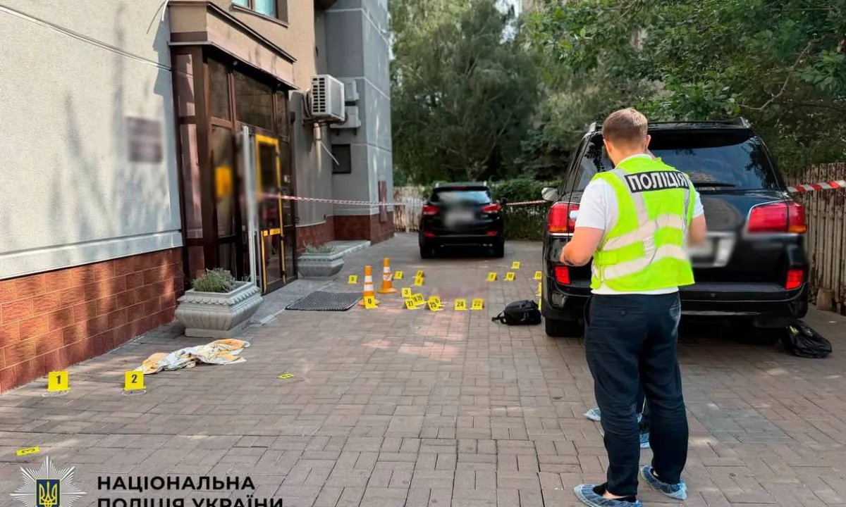 В Киеве средь бела дня расстреляли директора клиники в упор — более 20 выстрелов. ФОТО