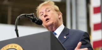 На сайте Белого дома появились видеоигры, где Трамп «ловит» мигрантов