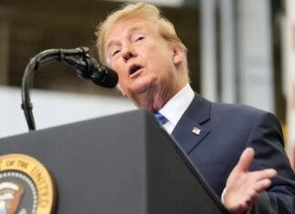 На сайте Белого дома появились видеоигры, где Трамп «ловит» мигрантов