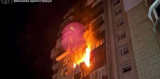 В Запорожье после удара дрона РФ загорелось многоэтажное здание