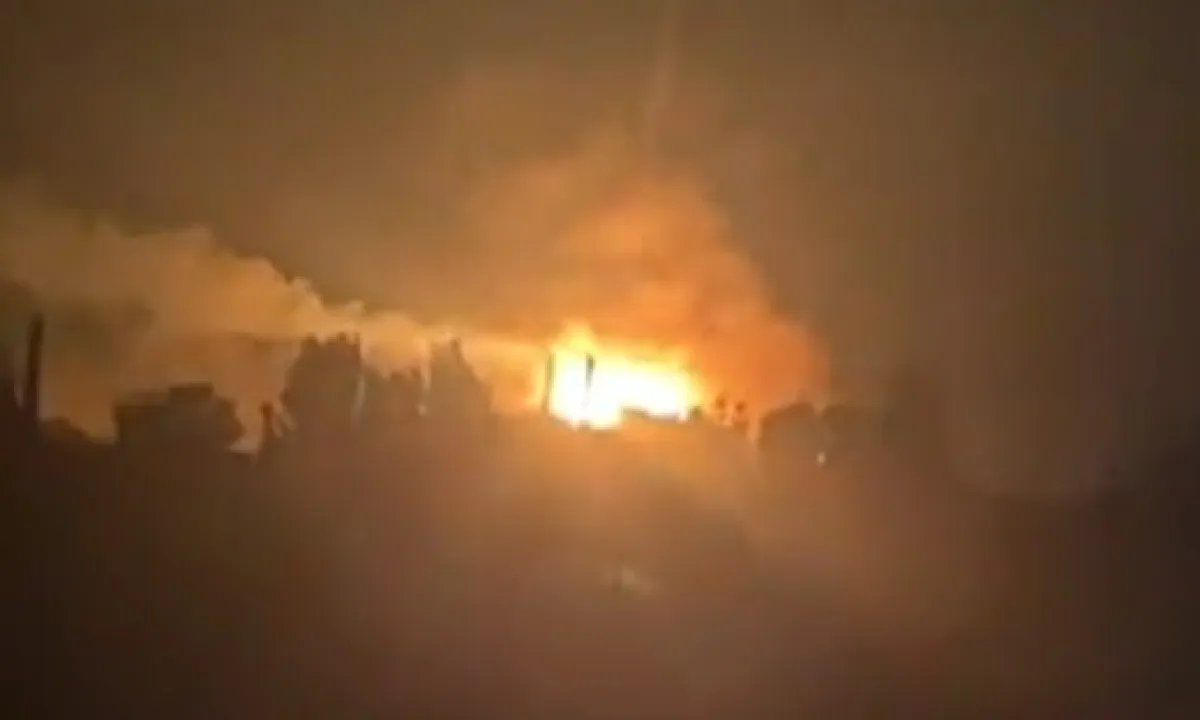 В Каменском в Днепропетровской области в результате ночной атаки погибли четыре человека, ещё пятеро ранены. ВИДЕО