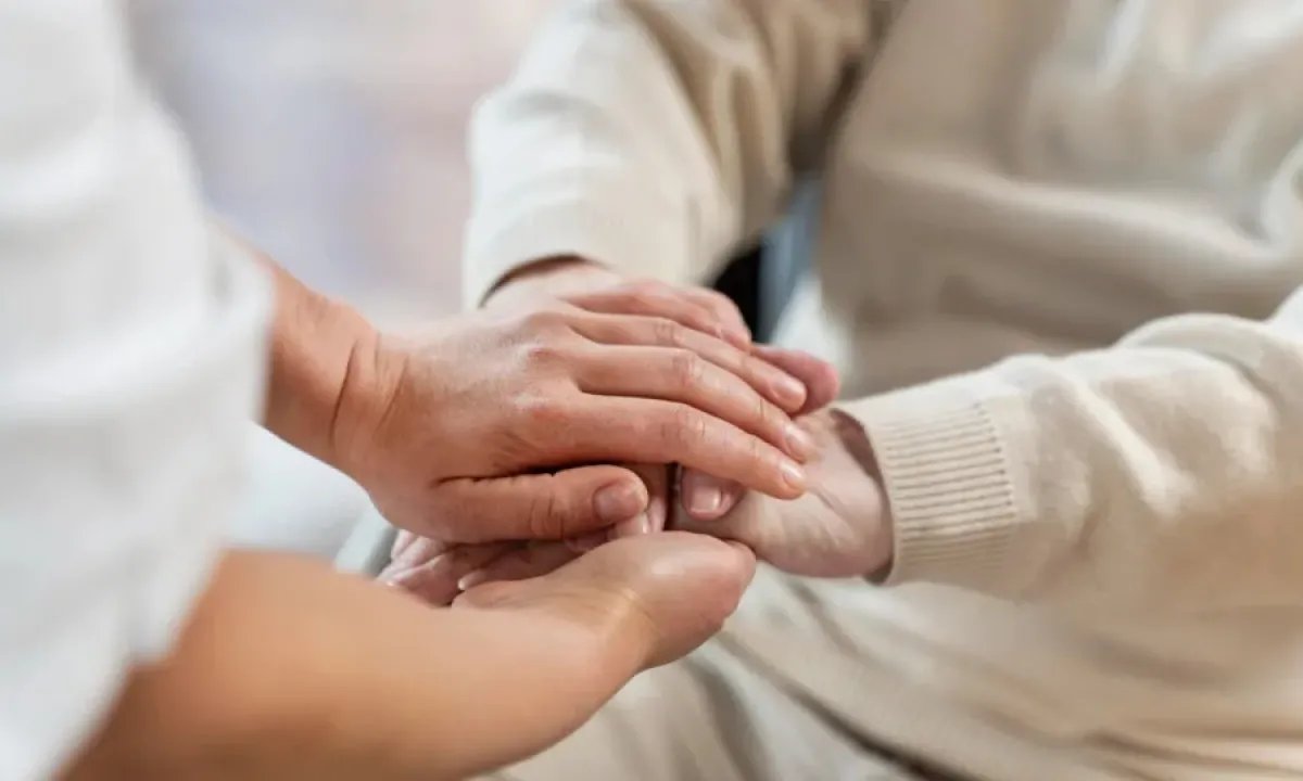Комиссия должна была прийти оформить уход за 90-летней мамой, а сына в тот же день загребли в армию
