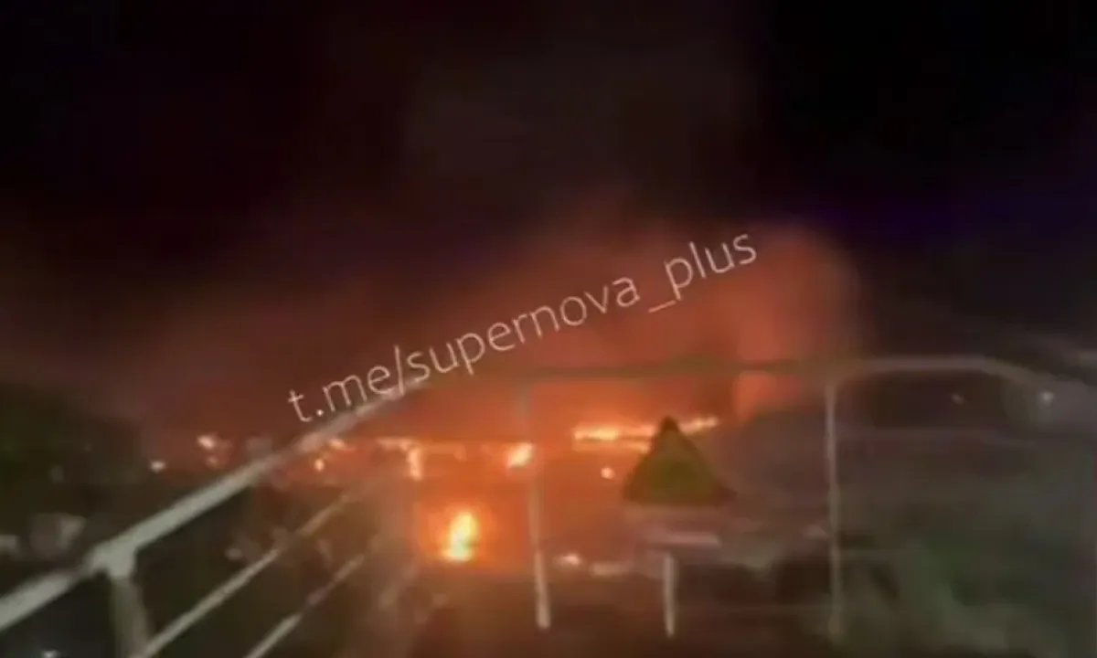Морские дроны устроили адский прилет в порту Сочи: порт в огне, набережная горит. ВИДЕО