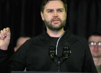 Джей Ди Вэнс рвется к власти, на съезде Республиканской партии его встретили скандированием «48»