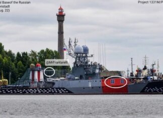 «Домики на воде» в Кронштадте: россияне перекрасили корабли Балтийского флота для обмана дронов с ИИ