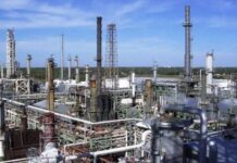 Москва запретила вывоз серной кислоты: при чем здесь удары ВСУ