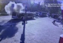 Оккупанты направили дрон на остановку в Запорожье, попали в автобус с пассажирами. ВИДЕО
