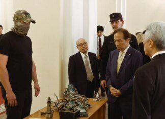 ГУР показало японській делегації компоненти балістичної ракети КНДР