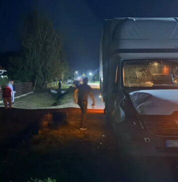 Они шли по обочине дороги: во Львовской области водитель сбил двух 14-летних девочек, одна из них погибла